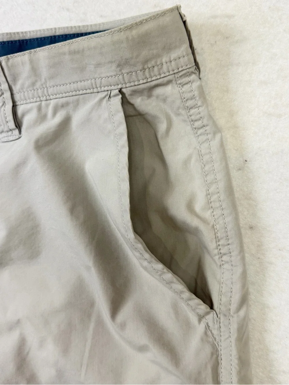 Columbia Men’s Hiking Shorts Size 34x8 Beige Khaki 100% Cotton Lightweight